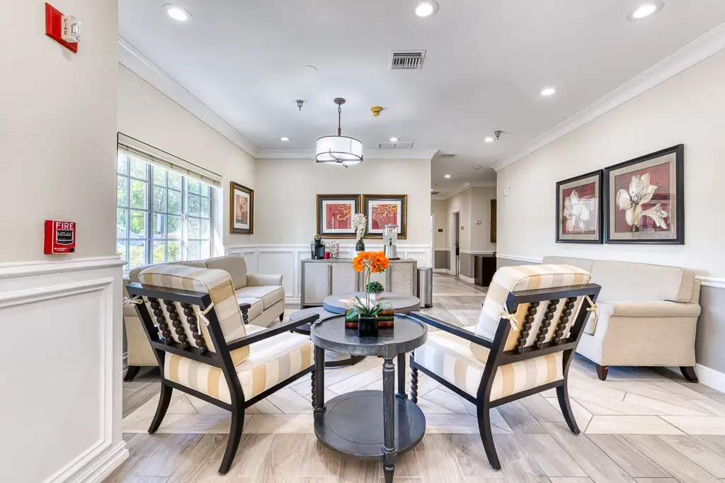 Lobby with Coffee Bar Lobby with Coffee Bar